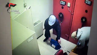 Rapine in banca, il complice incastrato dalle tracce di dna